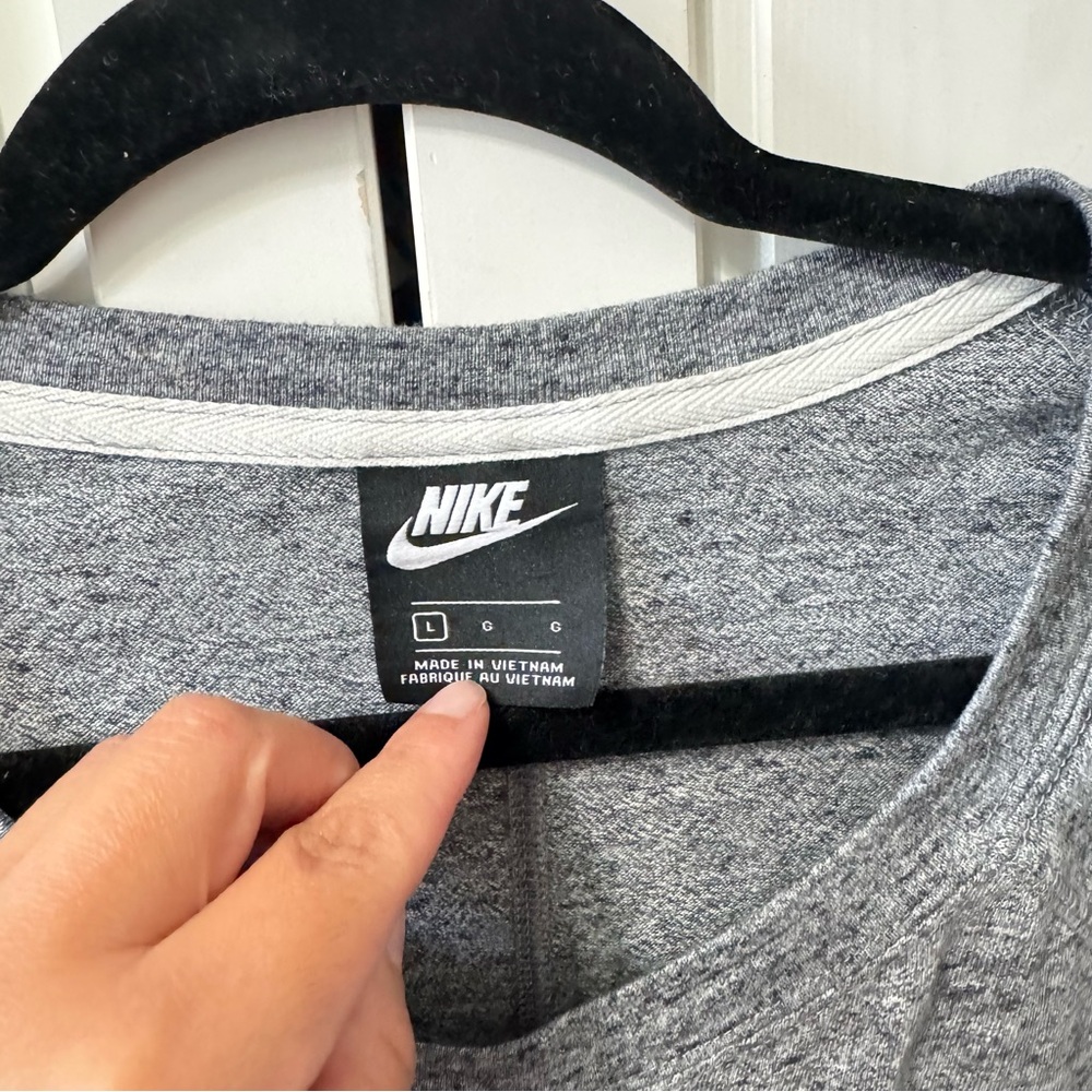 Nike Women's Gray Long-Sleeve Pullover Sweatshirt L - Picture 4 of 5